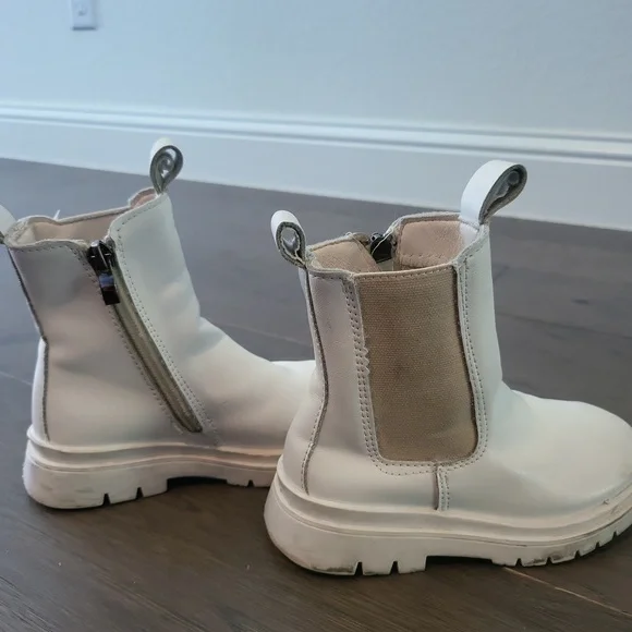 Girls white boots - Picture 3 of 5